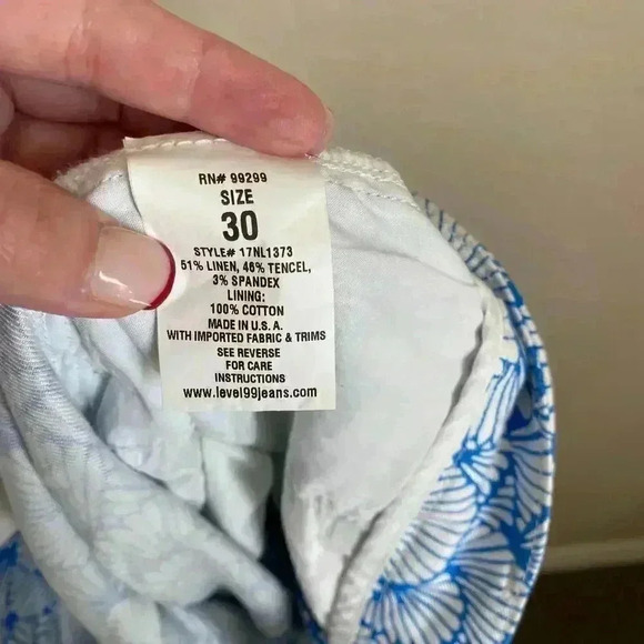 Level 99 Blue Fin & White Print Cyndie Linen Tencel Shorts Size 30 - Picture 8 of 8